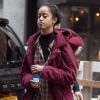 Malia Obama se promène et tente de se cacher des photographes à New York, le 08 février 2017.