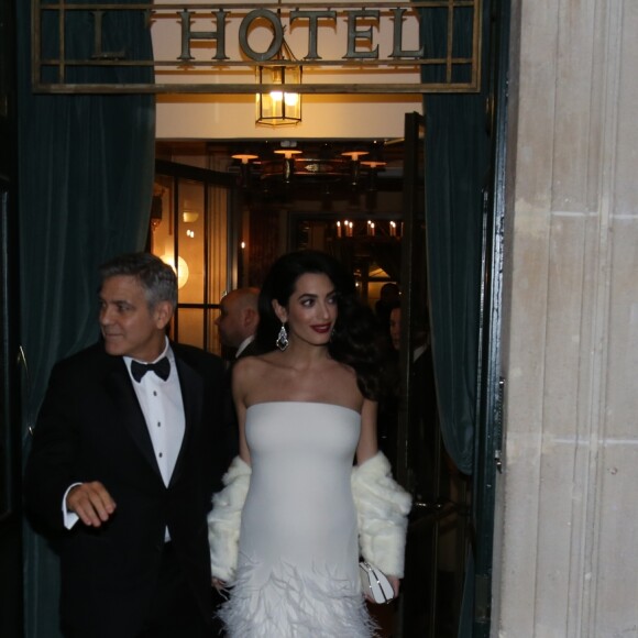 George Clooney et sa femme Amal Alamuddin-Clooney (enceinte) quittent leur hôtel L'Hôtel pour se rendre à la cérémonie des César à Paris, le 24 février 2017.
