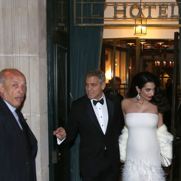 George Clooney et sa femme Amal Alamuddin-Clooney (enceinte) quittent leur hôtel L'Hôtel pour se rendre à la cérémonie des César à Paris, le 24 février 2017.