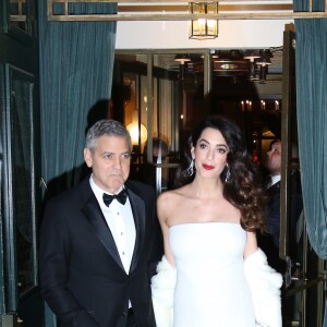 George Clooney et sa femme Amal Alamuddin-Clooney (enceinte) quittent leur hôtel L'Hôtel pour se rendre à la cérémonie des César à Paris, le 24 février 2017.