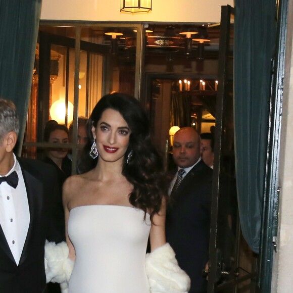 George Clooney et sa femme Amal Alamuddin-Clooney (enceinte) quittent leur hôtel L'Hôtel pour se rendre à la cérémonie des César à Paris, le 24 février 2017.