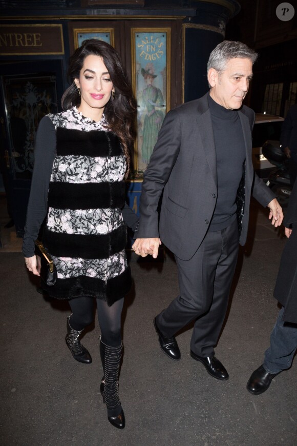 Semi-Exclusif - George Clooney et sa femme Amal Alamuddin (enceinte) sortent à minuit du restaurant Lapérouse tenu par Gregory Lentz. à Paris le 25 février 2017