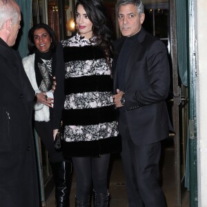 George Clooney et sa femme Amal Alamuddin (enceinte) quittent leur hôtel, L'Hôtel, pour aller dîner au restaurant Lapérouse à Paris. Le 25 février 2017