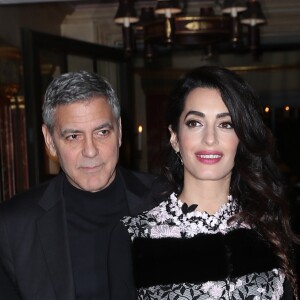 George Clooney et sa femme Amal Alamuddin (enceinte) quittent leur hôtel, L'Hôtel, pour aller dîner au restaurant Lapérouse à Paris. Le 25 février 2017