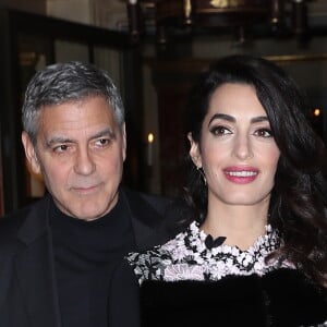 George Clooney et sa femme Amal Alamuddin (enceinte) quittent leur hôtel, L'Hôtel, pour aller dîner au restaurant Lapérouse à Paris. Le 25 février 2017