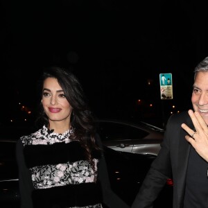 George Clooney et sa femme Amal Alamuddin (enceinte) quittent leur hôtel, L'Hôtel, pour aller dîner au restaurant Lapérouse à Paris. Le 25 février 2017