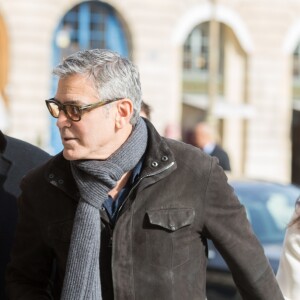 George Clooney et sa femme Amal Alamuddin enceinte (tenue William Vintage) arrivent au Ritz à Paris. Le 25 février 2017