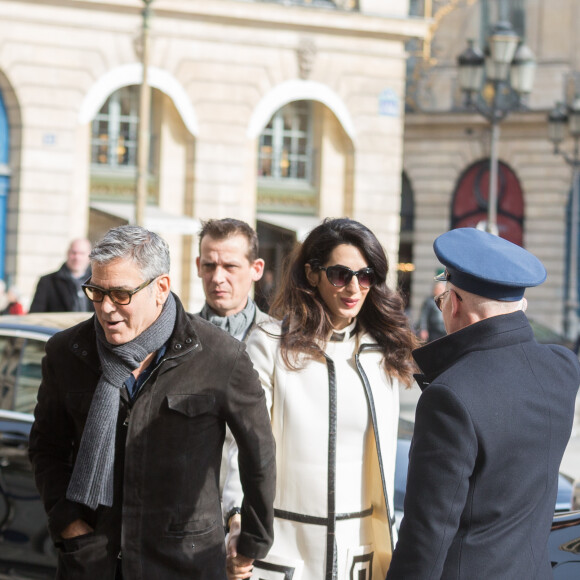 George Clooney et sa femme Amal Alamuddin enceinte (tenue William Vintage) arrivent au Ritz à Paris. Le 25 février 2017