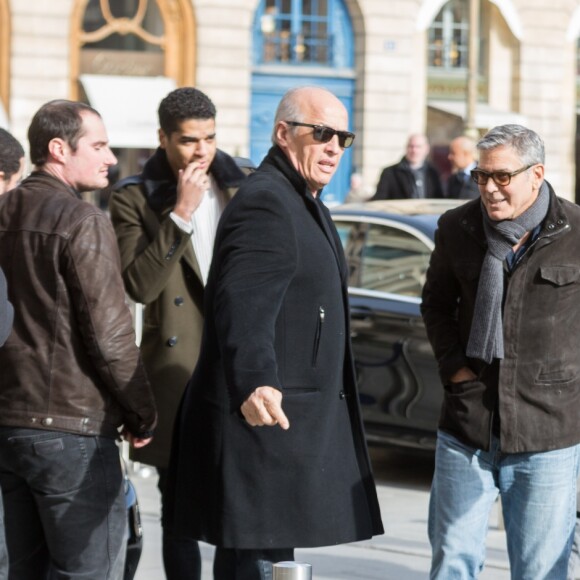 George Clooney et sa femme Amal Alamuddin enceinte (tenue William Vintage) arrivent au Ritz à Paris. Le 25 février 2017