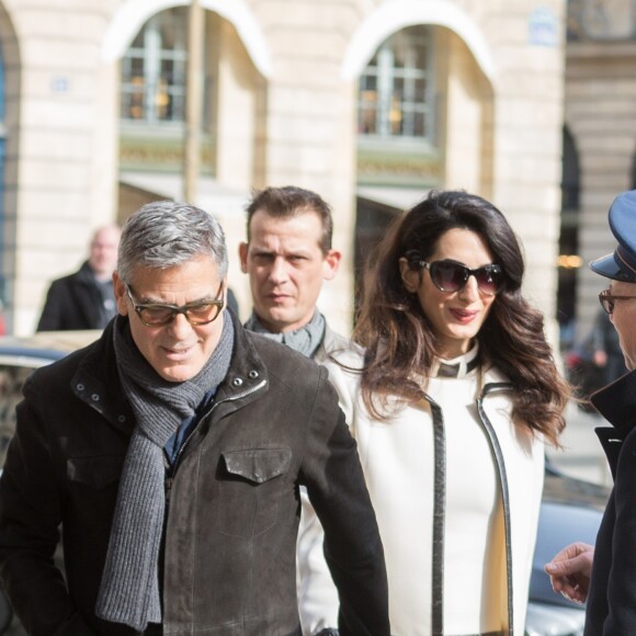George Clooney et sa femme Amal Alamuddin enceinte (tenue William Vintage) arrivent au Ritz à Paris. Le 25 février 2017