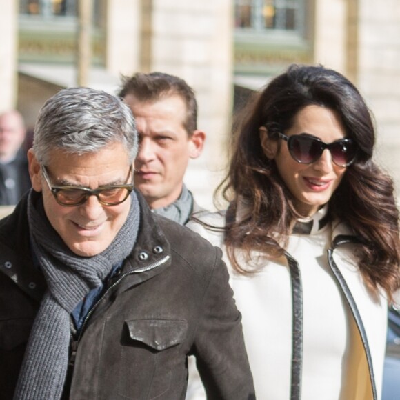 George Clooney et sa femme Amal Alamuddin enceinte (tenue William Vintage) arrivent au Ritz à Paris. Le 25 février 2017
