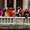 Ségolène Royal et Patrick Kanner au traditionnel lancer de harengs depuis le balcon de l'hotel de ville à l'occasion du Caranaval de Dunkerque, le 26 février 2017
