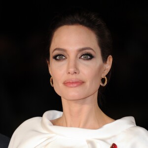 Angelina Jolie lors de la première de son film "Invincible" (Unbroken) à Londres, le 25 novembre 2014. Angelina Jolie at "Unbroken" - UK film premiere held at Odeon Leicester Square, 24-26 Leicester Square, London, on November 25, 2014.25/11/2014 - Londres