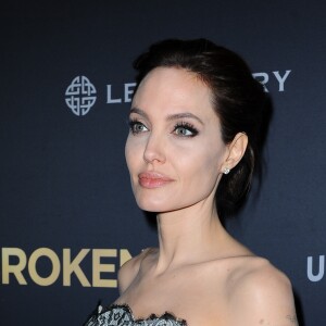 Angelina Jolie (robe Gucci Première) - Première du film "Unbroken" à Sydney en Australie le 17 novembre 2014.