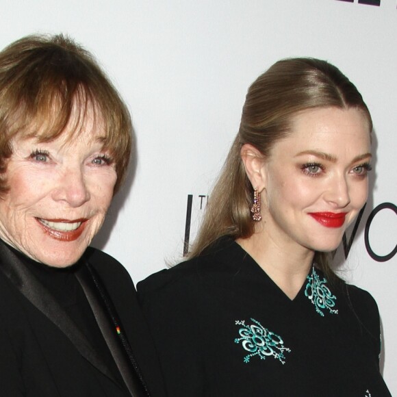 Shirley MacLaine et Amanda Seyfried, enceinte, à la première de "The Last Word" à Los Angeles, le 1er mars 2017.