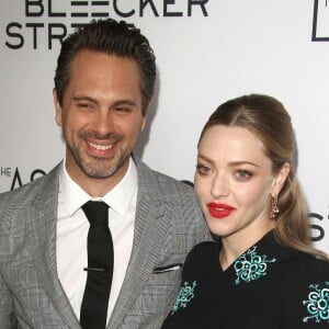 Amanda Seyfried enceinte et son fiancé homas Sadoski à la première de The Last Word à The Arclight à Hollywood, le 1er mars 2017