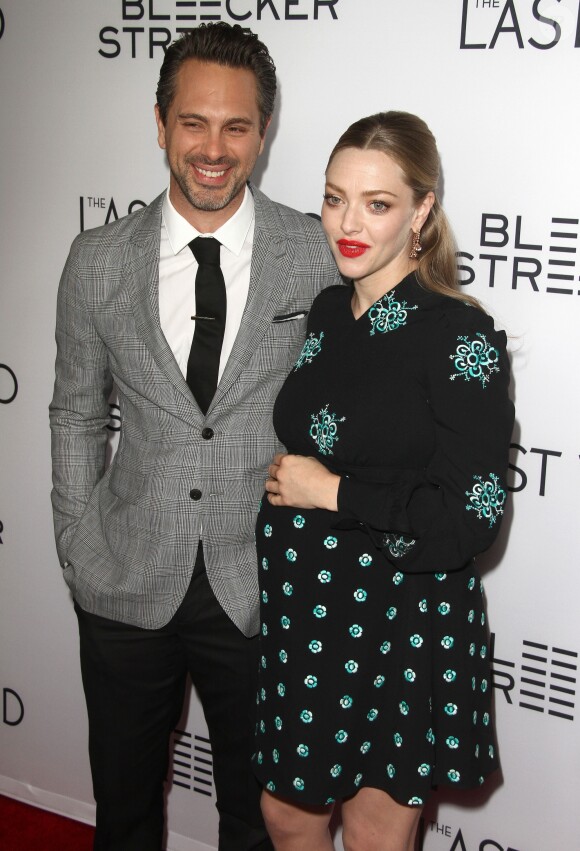 Amanda Seyfried enceinte et son fiancé homas Sadoski à la première de The Last Word à The Arclight à Hollywood, le 1er mars 2017