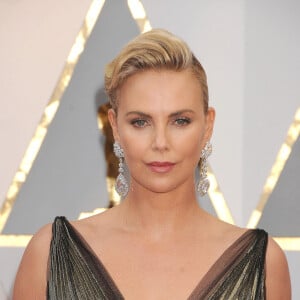 Charlize Theron en Dior à la soirée des Oscar 2017 au Dolby theater à Los Angeles le 26 février 2017. © Paul Fenton via ZUMA Wire / Bestimage