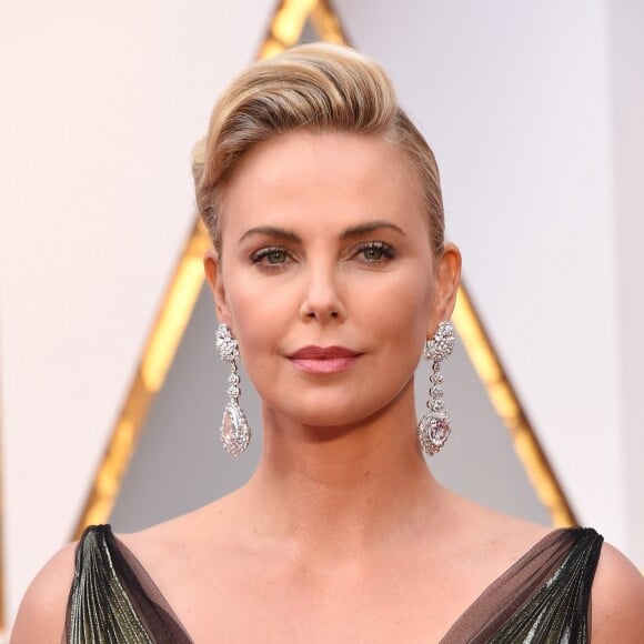 Charlize Theron en Dior à la soirée des Oscar 2017 au Dolby theater à Los Angeles le 26 février 2017. © Paul Fenton via ZUMA Wire / Bestimage