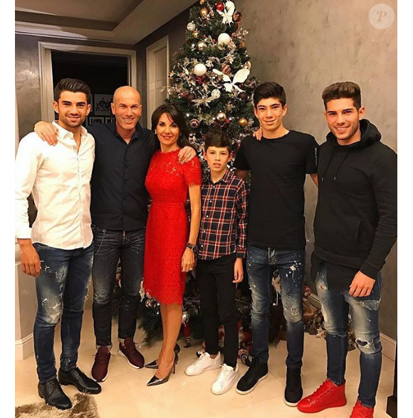 Zinedine Zidane fête la nouvelle année en famille. Photo postée par son fils Enzo sur Instagram le 1er janvier 2017.