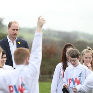 Le prince William, duc de Cambridge, effectuait le lancement du Skillforce Prince William Award à l'occasion d'une visite dans une école primaire du Pays de Galles à Abergavenny le 1er mars 2017.