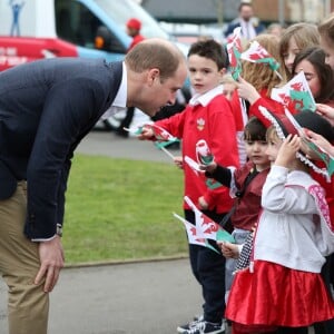 La venue du duc de Cambridge coïncidait avec la saint David, saint patron du Pays de Galles. Le prince William, duc de Cambridge, effectuait le lancement du Skillforce Prince William Award à l'occasion d'une visite dans une école primaire du Pays de Galles à Abergavenny le 1er mars 2017.