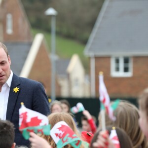 La venue du duc de Cambridge coïncidait avec la saint David, saint patron du Pays de Galles. Le prince William, duc de Cambridge, effectuait le lancement du Skillforce Prince William Award à l'occasion d'une visite dans une école primaire du Pays de Galles à Abergavenny le 1er mars 2017.