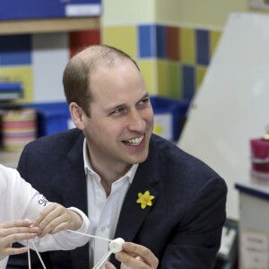 Le prince William, duc de Cambridge, effectuait le lancement du Skillforce Prince William Award à l'occasion d'une visite dans une école primaire du Pays de Galles à Abergavenny le 1er mars 2017.