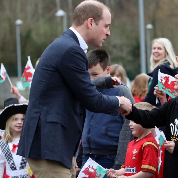 Le prince William, duc de Cambridge, effectuait le lancement du Skillforce Prince William Award à l'occasion d'une visite dans une école primaire du Pays de Galles à Abergavenny le 1er mars 2017.