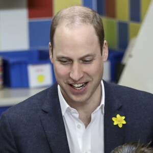 Avec trois pailles et deux chamallows, le duc de Cambridge vous fait une réplique de la Tour de Londres ! Le prince William, duc de Cambridge, effectuait le lancement du Skillforce Prince William Award à l'occasion d'une visite dans une école primaire du Pays de Galles à Abergavenny le 1er mars 2017.