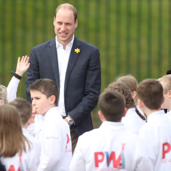 Le prince William, duc de Cambridge, effectuait le lancement du Skillforce Prince William Award à l'occasion d'une visite dans une école primaire du Pays de Galles à Abergavenny le 1er mars 2017.