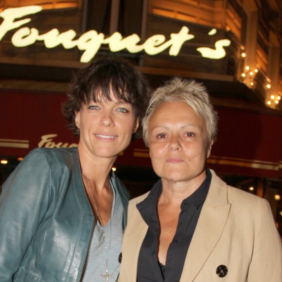 Exclusif - Muriel Robin et sa compagne Anne Le Nen au Fouquet's à Paris le 30 mai 2015.