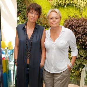 Anne Le Nen et sa compagne Muriel Robin au tournoi de babyfoot à l'occasion de la 7ème Coupe du monde de football féminin au village by CA (Crédit Agricole) à Paris. Le 8 juin 2015