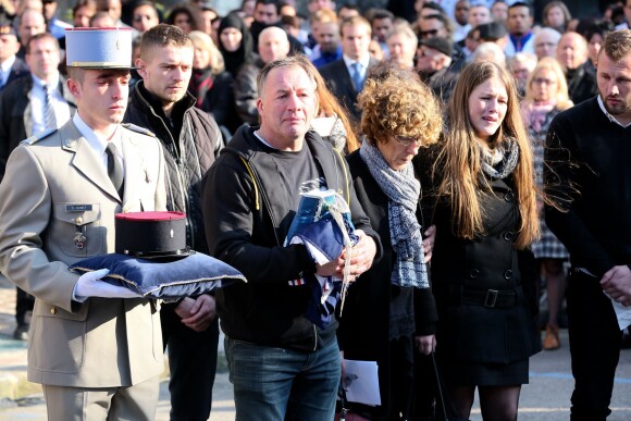 Alain Vastine entouré de sa famille lors des obsèques d'Alexis Vastine en l'église Saint Ouen à Pont-Audemer le 25 mars 2015