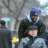 Kevin Hart et Bryan Cranston s'amusent avec un fauteuil roulant électrique pendant le tournage du film "Untouchable" dans le quartier de Manhattan à New York City, New York, Etats-Unis, le 15 février 2017. © CPA/Bestimage