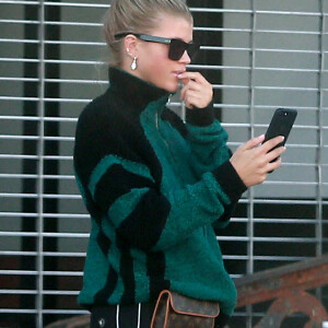 Sofia Richie fait du shopping avec une amie chez Supreme à Los Angeles, le 7 mars 2017