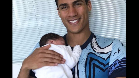 Raphaël Varane papa : Aux anges pour la première photo avec son fils