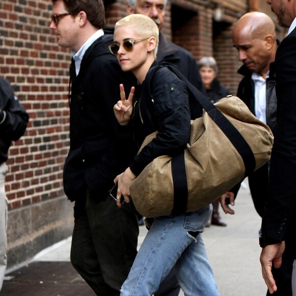 Kristen Stewart arrive à l'émission "The Late Show With Stephen Colbert" à New York, le 9 mars 2017.