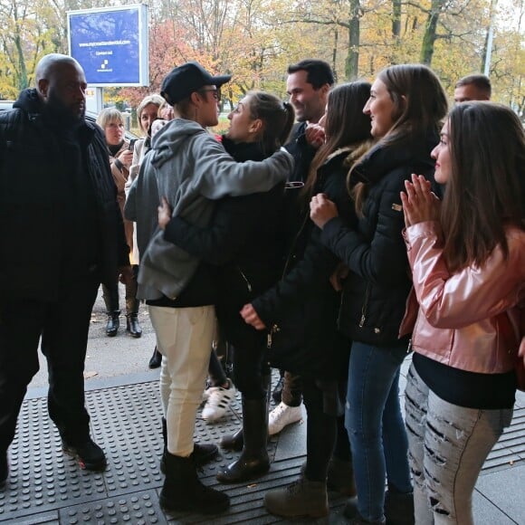 Exclusif - Justin Bieber rencontre des fans avant son concert à Zagreb. Croatie, le 11 novembre 2016.