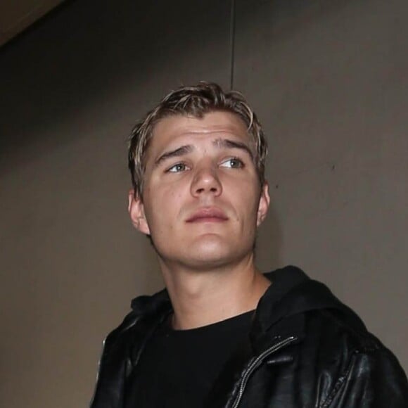 Paris Hilton et son nouveau compagnon Chris Zylka arrivent à l'aéroport de LAX à Los Angeles, le 19 février 2017