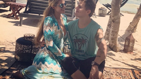 Paris Hilton au paradis avec son chéri : Elle troque ses talons pour des baskets