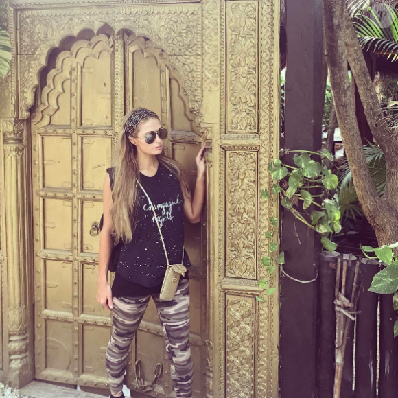 Paris Hilton a troqué ses talons hauts pour découvrir Tulum avec son amoureux Chris Zylka. Photo publiée sur Instagram le 11 mars 2017