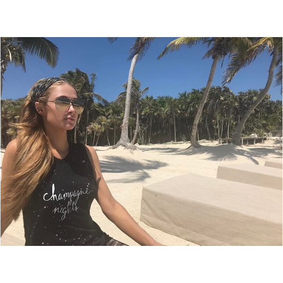 Paris Hilton a troqué ses talons hauts pour découvrir Tulum avec son amoureux Chris Zylka. Photo publiée sur Instagram le 11 mars 2017