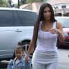 Kim Kardashian et sa fille North West arrivent dans les studios de tournage pour leur émission 'Keeping Up With The Kardashian's' à Los Angeles le 10 mars 2017.