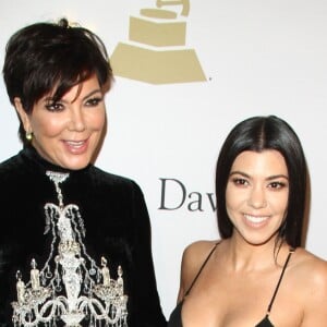 Kris Jenner et sa fille Kourtney Kardashian au gala Pre-Grammy à l'hôtel The Beverly Hilton à Beverly Hills, le 11 février 2017