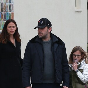 Jennifer Garner et Ben Affleck à la sortie d'une église avec leurs enfants Violet, Seraphina et Samuel à Brentwood. La mère de Ben, Chris Ann Boldt les accompagne. Le 5 février 2017