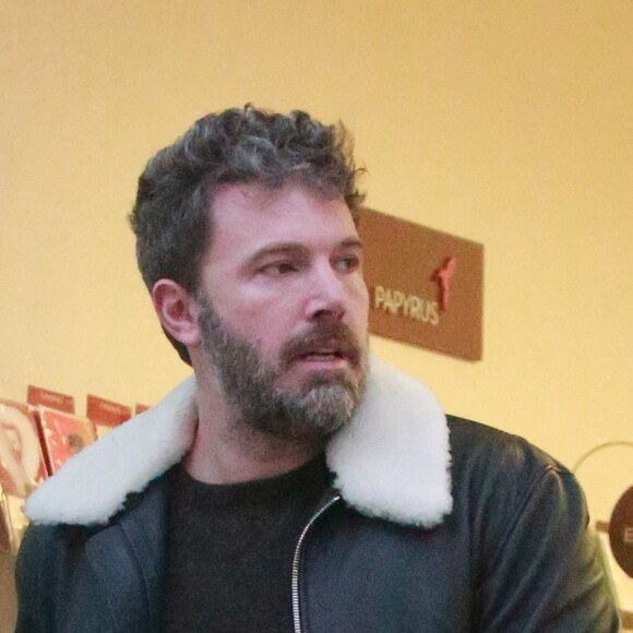 Exclusif - Ben Affleck se promène et va dîner avec Elizabeth Weaver à Los Angeles, le 5 Janvier 2017.