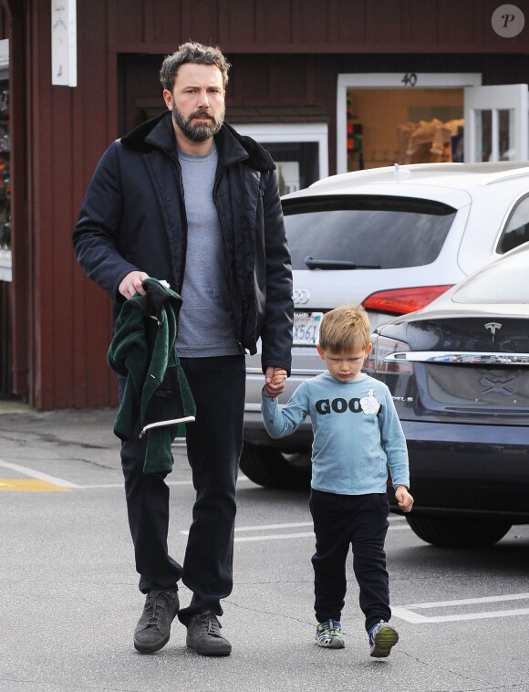 Ben Affleck est allé prendre le petit-déjeuner avec son fils Samuel au Brentwood Country Mart à Brentwood. Le 5 décembre 2016