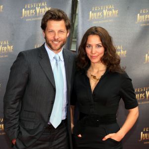 Jamie Bamber et sa femme Kerry Norton - Photocall de la dernière saison de la série "Battlestar Galactica" lors du Festival Jules Vernes 2009.