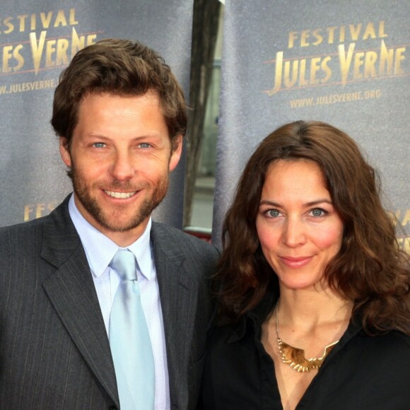 Jamie Bamber et sa femme Kerry Norton - Photocall de la dernière saison de la série "Battlestar Galactica" lors du Festival Jules Vernes 2009.